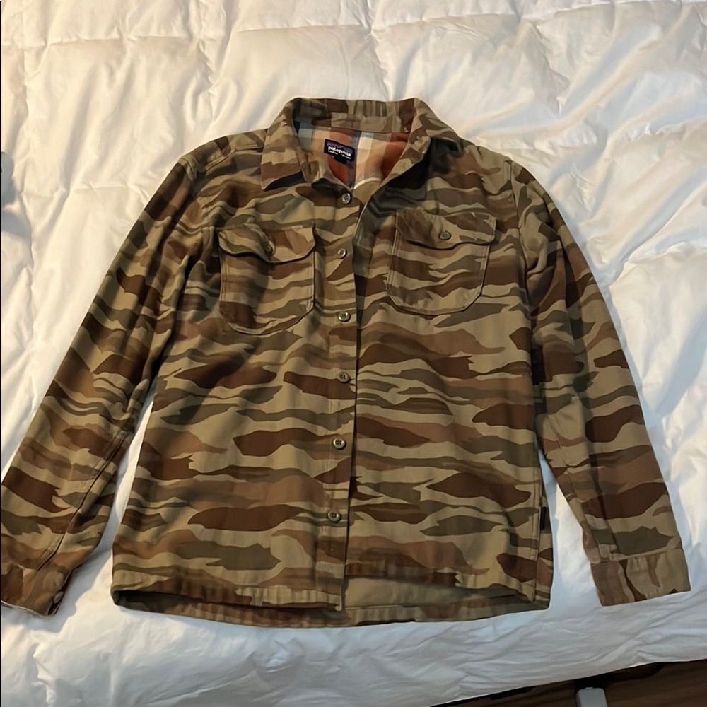 Men’s Patagonia camo flannel